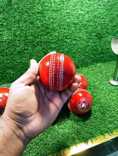 Custom Practice Cricket Balls – Red, Export Quality, Logo Stamping & Packaging – MN Sports Pakistan